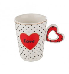 Чаша с червено сърце