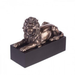 Лъв на постамент